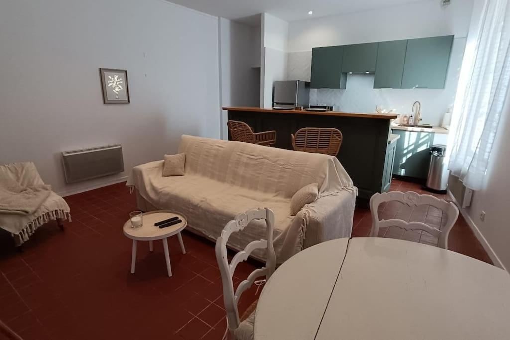 Apartment Hypercentre, Coquet En Rez-de-chaussee *